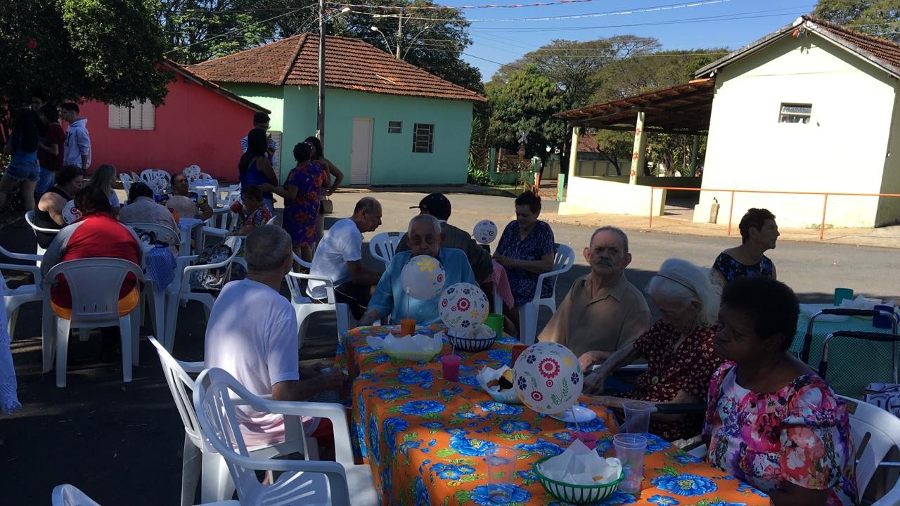 Pronto solidário – alunos da turma 2018 da Medicina Veterinária realizaram um chá para os residentes da Vila vicentina 